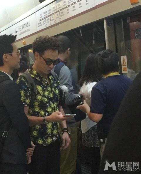 吴镇宇陈楚生挤北京地铁早高峰轻松入座_图-4