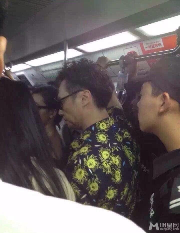 吴镇宇陈楚生挤北京地铁早高峰轻松入座_图-6
