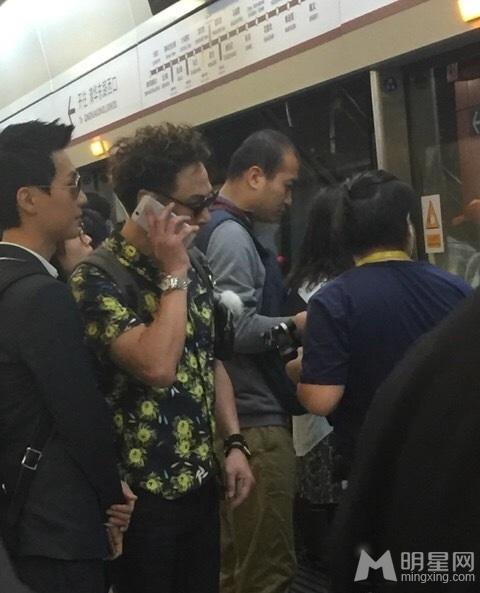 吴镇宇陈楚生挤北京地铁早高峰轻松入座_图-3