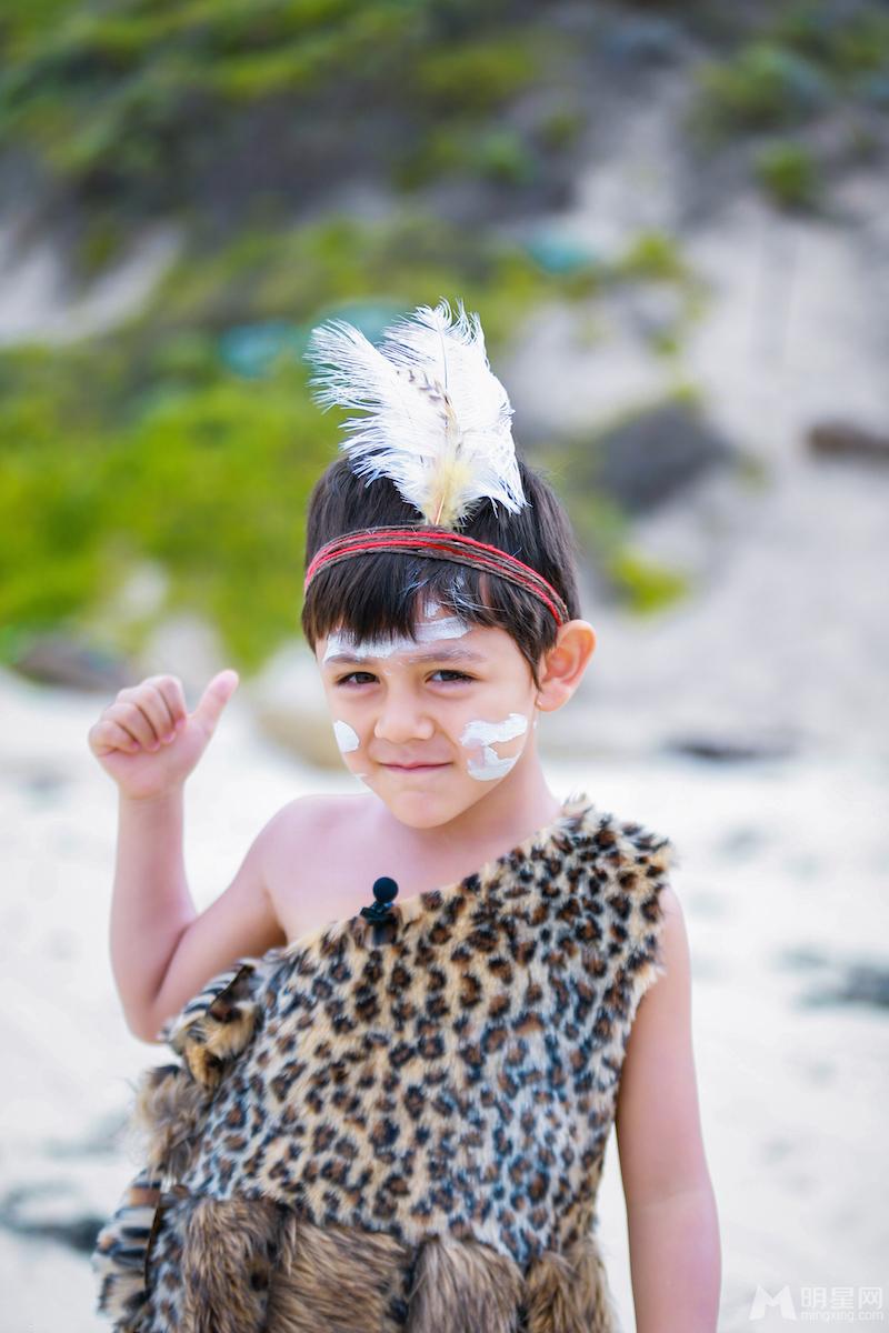 爸爸3曝诺一原始人写真秒变帅气小野人_图-11