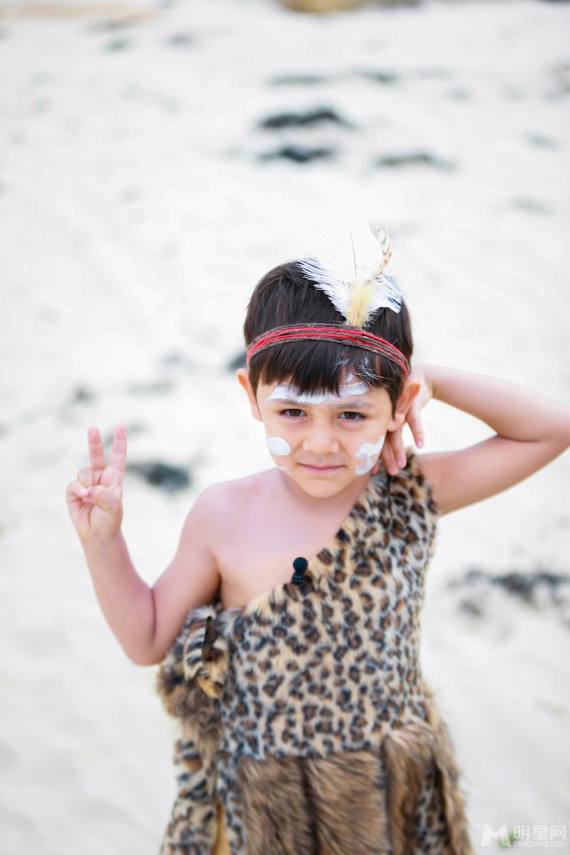 爸爸3曝诺一原始人写真秒变帅气小野人_图-4