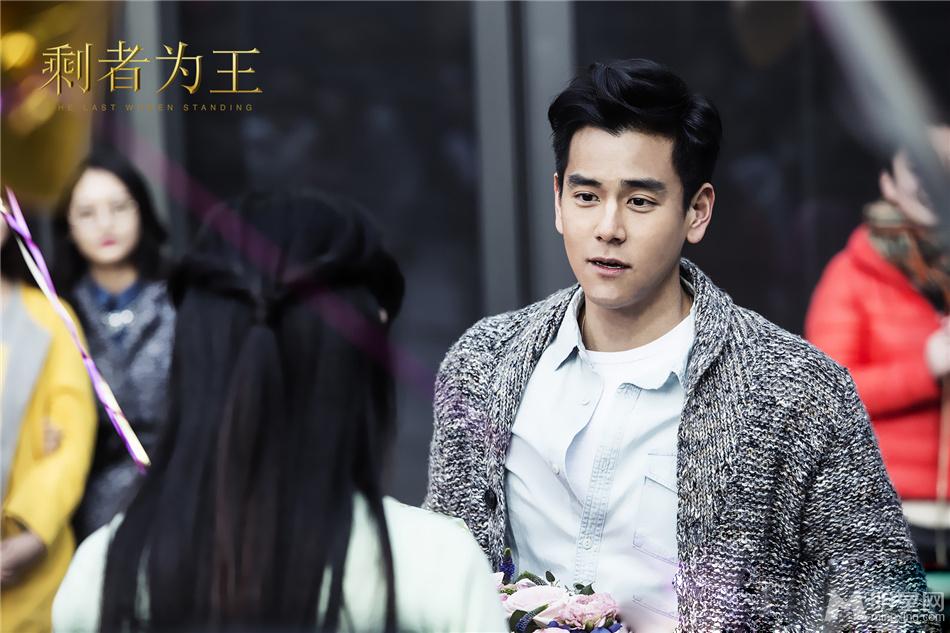 《剩者为王》剧照彭于晏饰演职场小鲜肉马赛_图-3