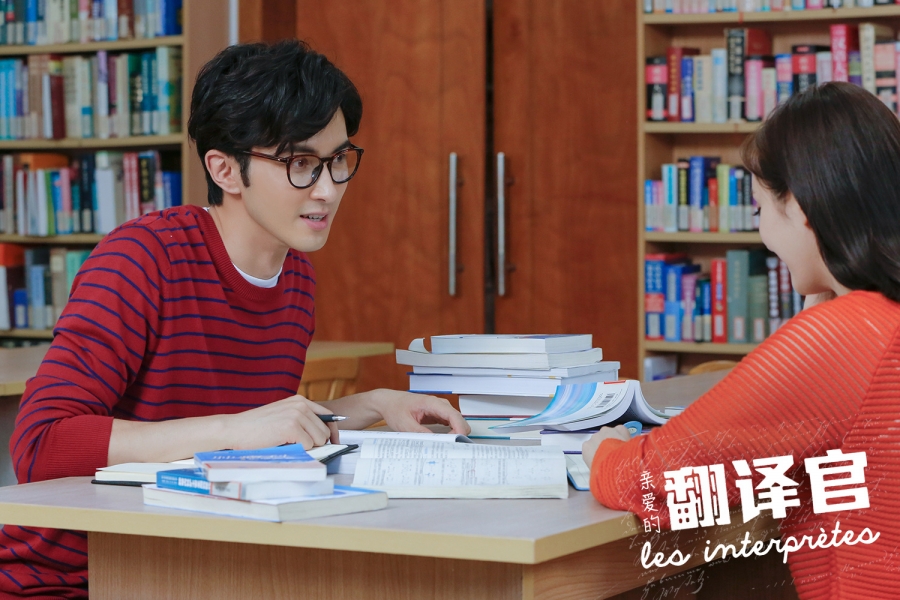 《翻译官》曝全员版海报众人干练登场_图-4