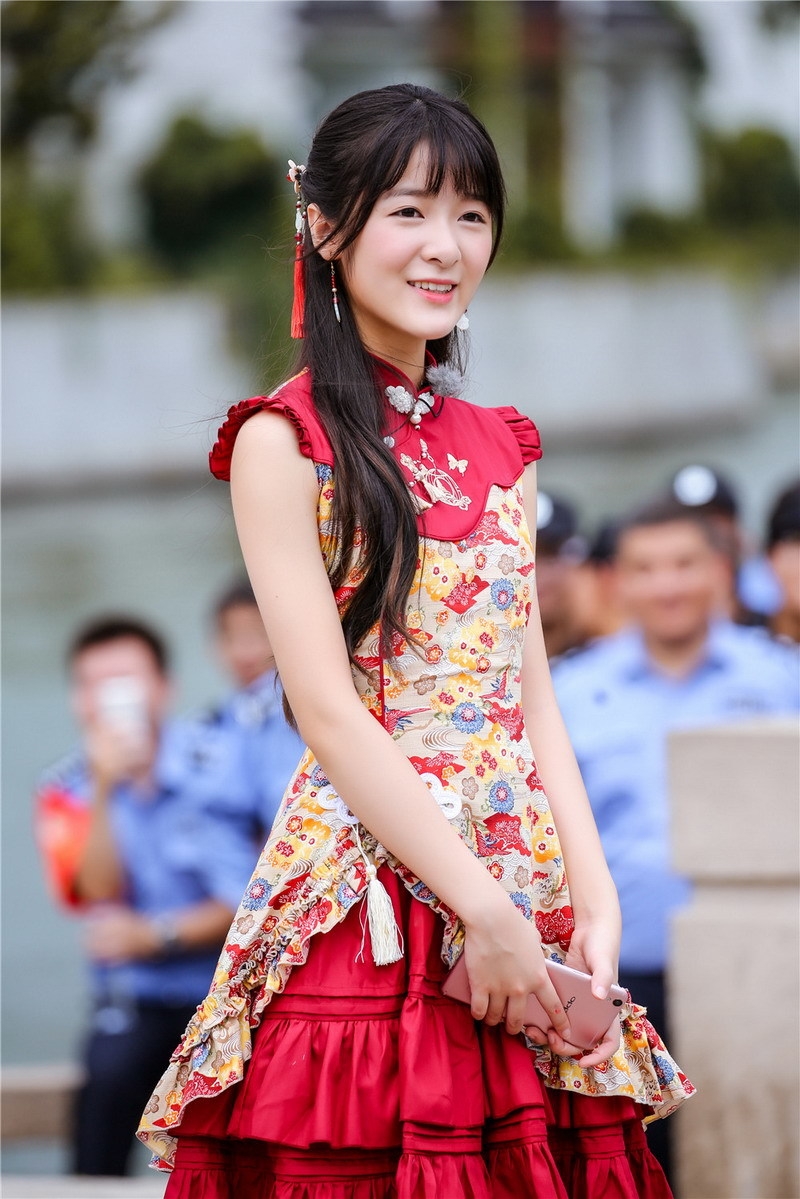 《我们来了》徐娇身穿朱雀装美艳动人_图-5