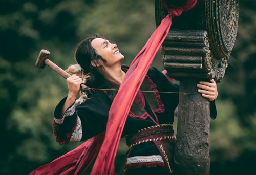 王成阳《过山榜》剧照饰演瑶族英雄“盘石”_图-4
