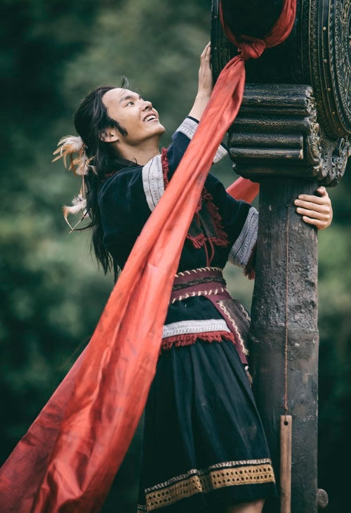 王成阳《过山榜》剧照饰演瑶族英雄“盘石”_图-3