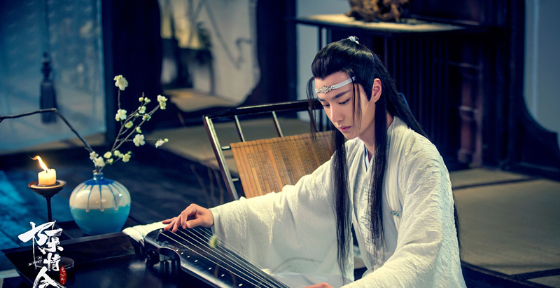 《陈情令》首曝剧照肖战黑衫握笛王一博白袍抚琴_图-2