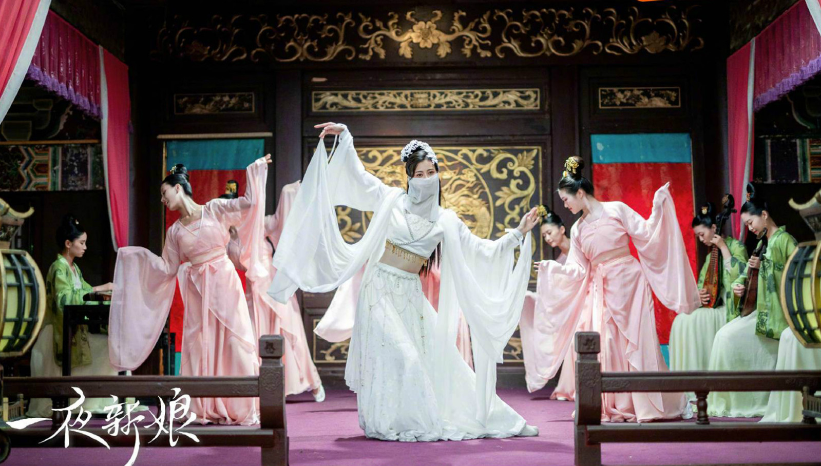 《一夜新娘》高清剧照赵昭仪饰侠女花溶_图-1