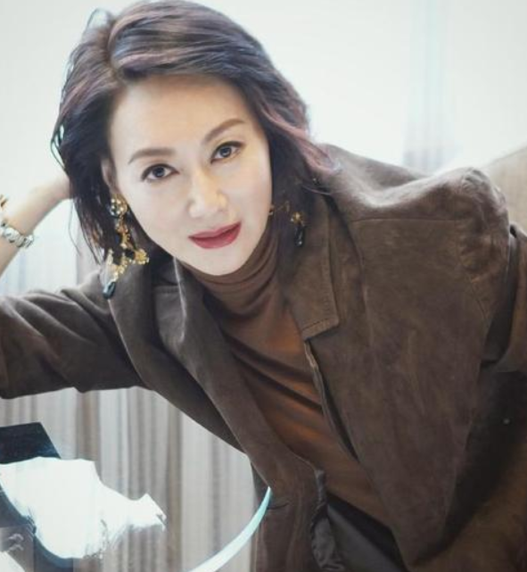 周迅惠英红赵雅芝女性色彩海报_图-4