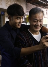 给爸爸的照片曝阮经天剧照微电影演绎父子情...