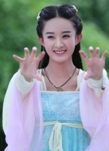 赵丽颖花千骨工作照曝光吃雪糕卖萌