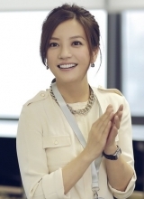 虎妈猫爸赵薇剧照曝光知性干练职场女人