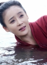 美人制造袁姗姗剧照狼狈入水现女儿身