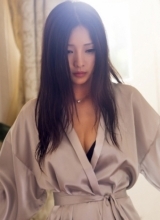 柳岩新曲MV花絮曝光裸露美肩魅惑十足