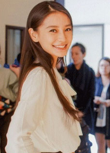 Angelababy变身学生妹出演林俊杰新歌MV