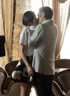 《抱着你是幸福的》剧照吴秀波爱萝莉上演激...