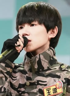 TFBOYS王源迷彩服深情演唱《她说》