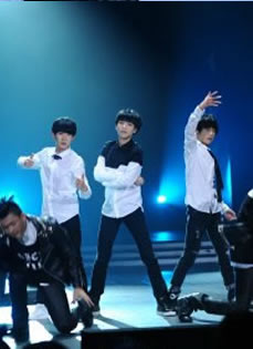 TFBOYS《快乐大本营》气氛热闹场面搞笑