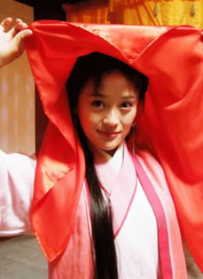 袁姗姗完美演绎《秦香莲》贤妻形象大受追捧