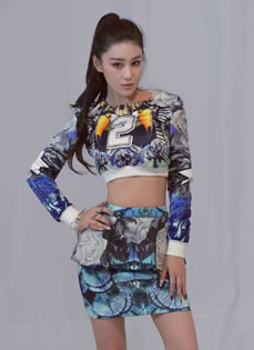 《女神的新衣》张馨予服装丛林大自然的设计...
