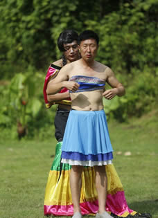 《爸爸去哪儿3》爸爸们女妆造型闪瞎眼