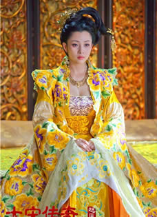 《大宋传奇之赵匡胤》殷桃华花蕊夫人服照