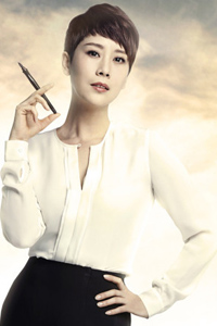 《女不强大天不容》曝职场海报